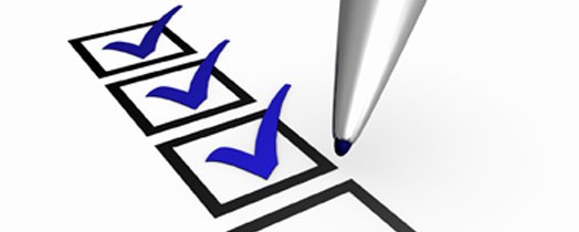 Abhaken von Aufgaben auf einer Checkliste