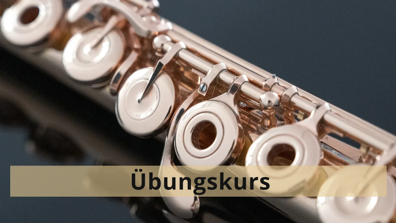 Flötenmechanik Nahaufnahme vor dunkelgrauem Hintergrund mit Text Übungskurs