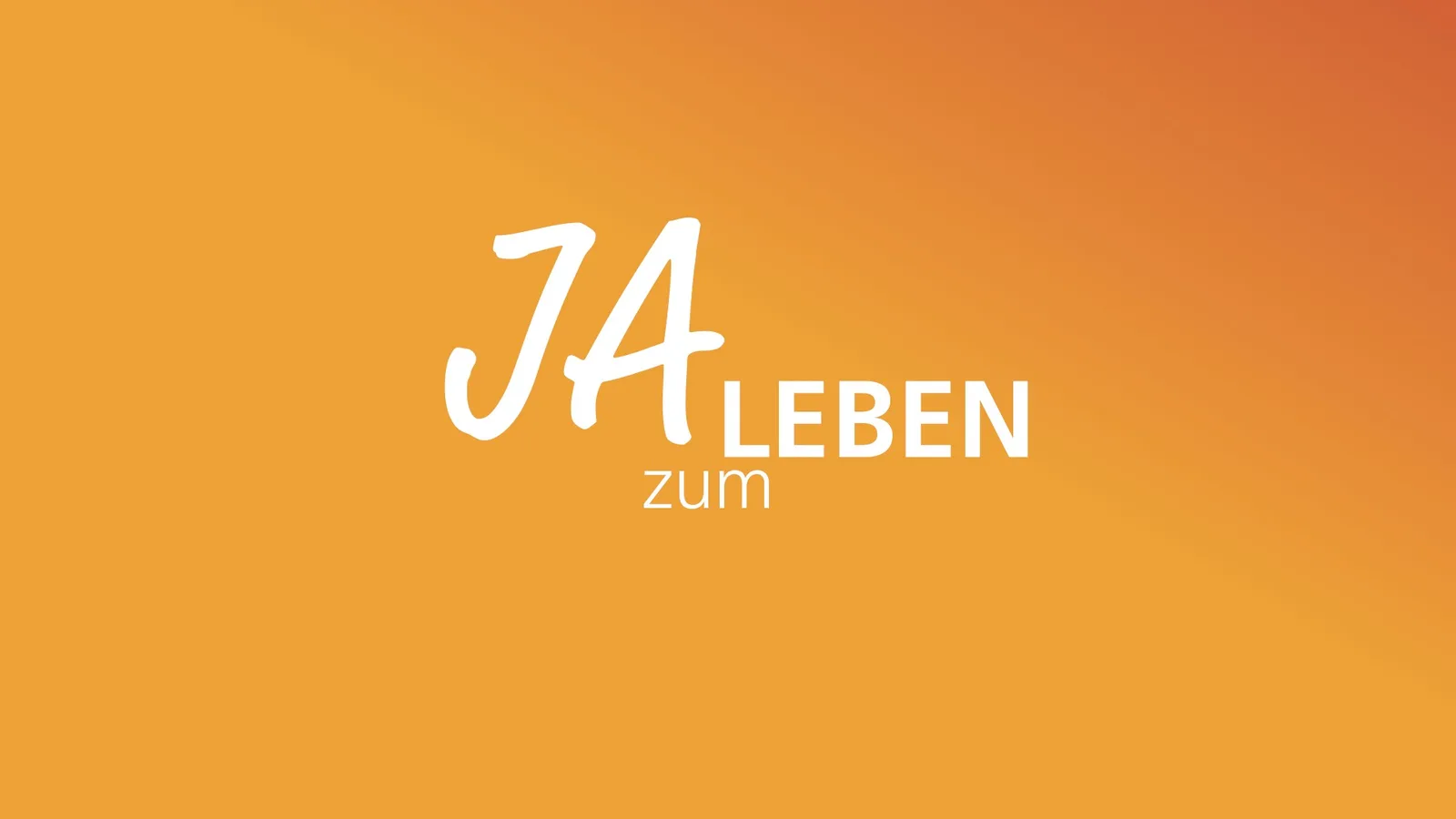 Titelfolie Ja zum Leben mit weißer Schrift auf orangegelbem Farbverlauf