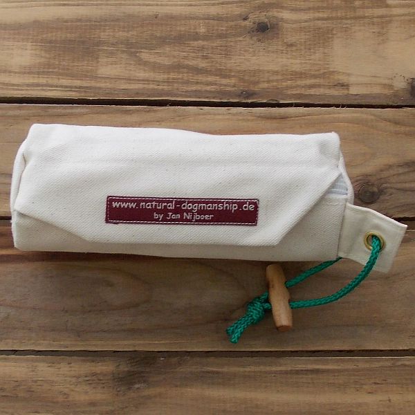 Preydummy® Futterbeutel aus Baumwolle mit Branding auf Holzoberfläche