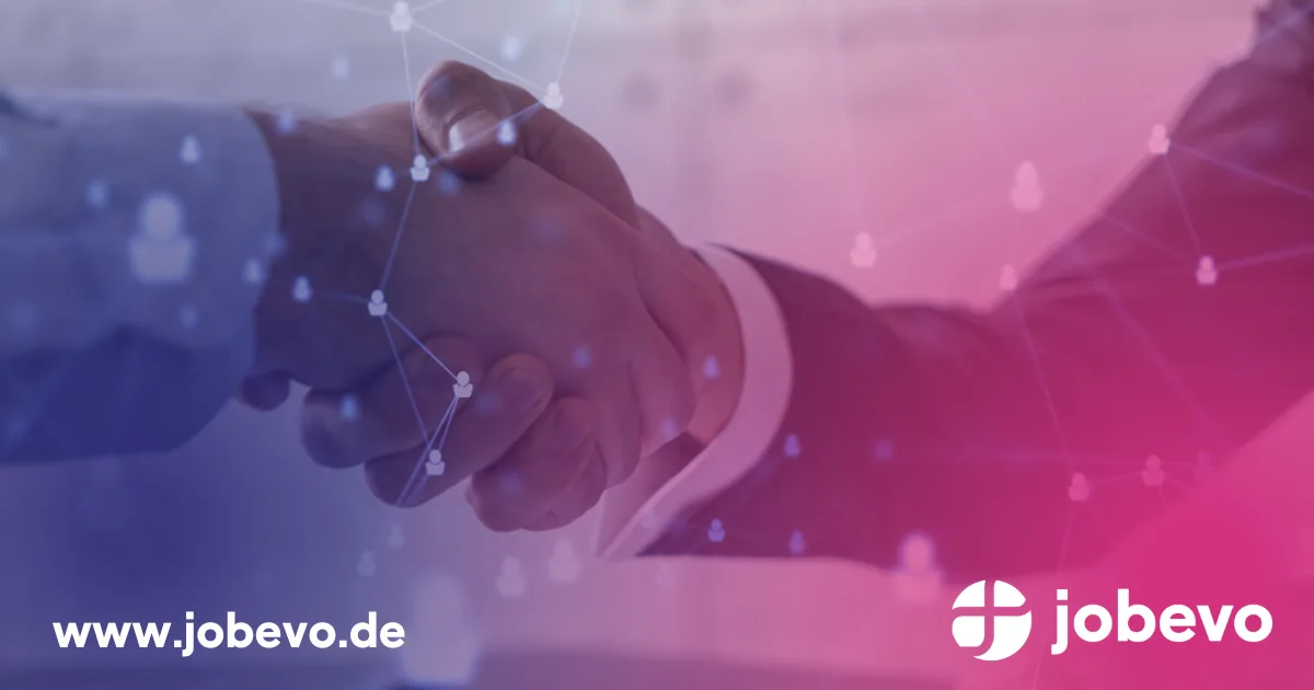 jobevo Karriere-Kompass Basic – Coaching zum Jobwechsel 3 Hero-Banner für jobevo Karriere-Kompass mit Kompass-Grafik in Hand vor blauem und rosa Farbverlauf