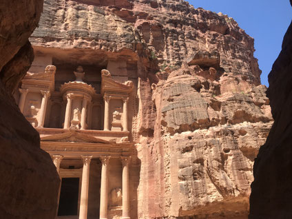 Petra Schatzkammer Felsgrab mit Säulen Jordanien
