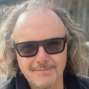 Kongresspaket Entdeckerin: Abzocke – Kurs zu spiritueller Abzocke 12 Mario Hirt, Mann mit Sonnenbrille und langen graumeliertem Haar