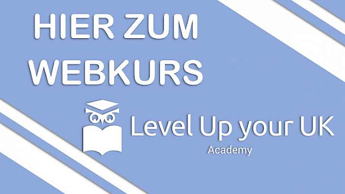 Level up your UK Academy – Kurs Verständigung ohne Sprache 7 Banner mit blauem Hintergrund und weißen Streifen: "HIER ZUM WEBKURS" mit Level Up your UK Academy Logo