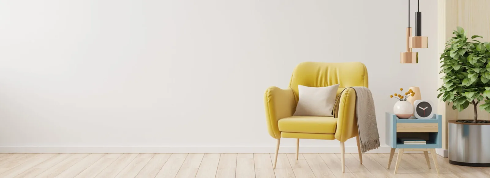 Modernes Wohnzimmer mit gelbem Sessel, Pendelleuchten und Designermöbeln