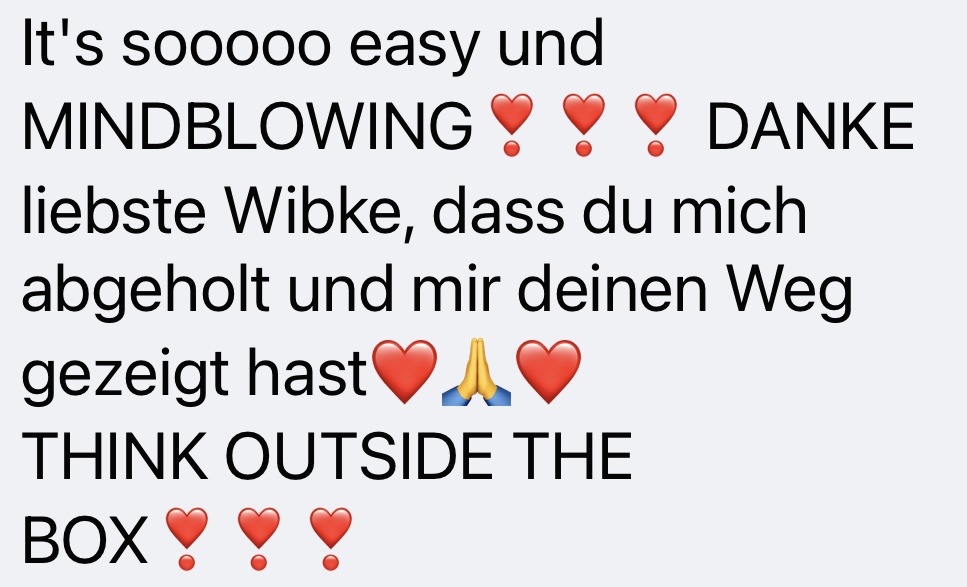 Kundenstimme mit Herz-Emojis über einfache und begeisternde Kurserfahrung