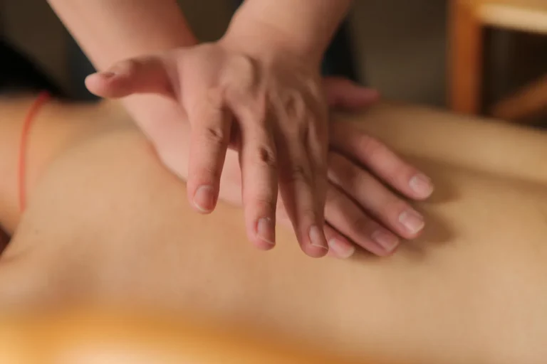 Marmapunktmassage und 4 Ayurveda-Teilkörpermassagen
