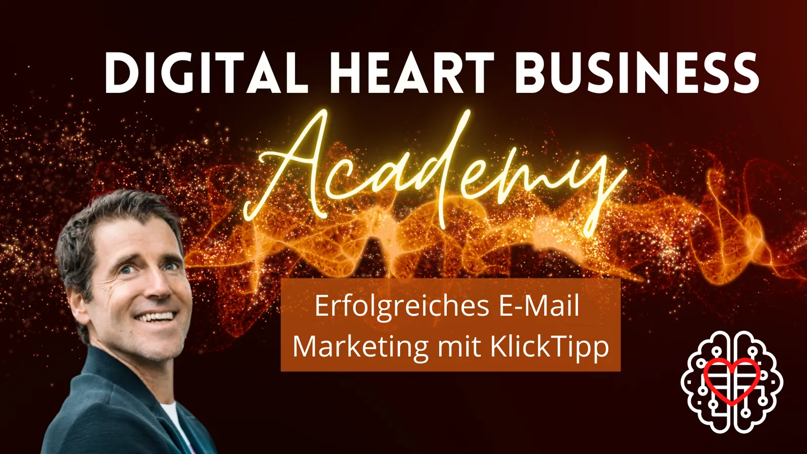 Hero-Banner für Masterteaching E-Mail Marketing mit KlickTipp, zeigt Mann in dunklem Hemd vor goldenem Partikel-Hintergrund m