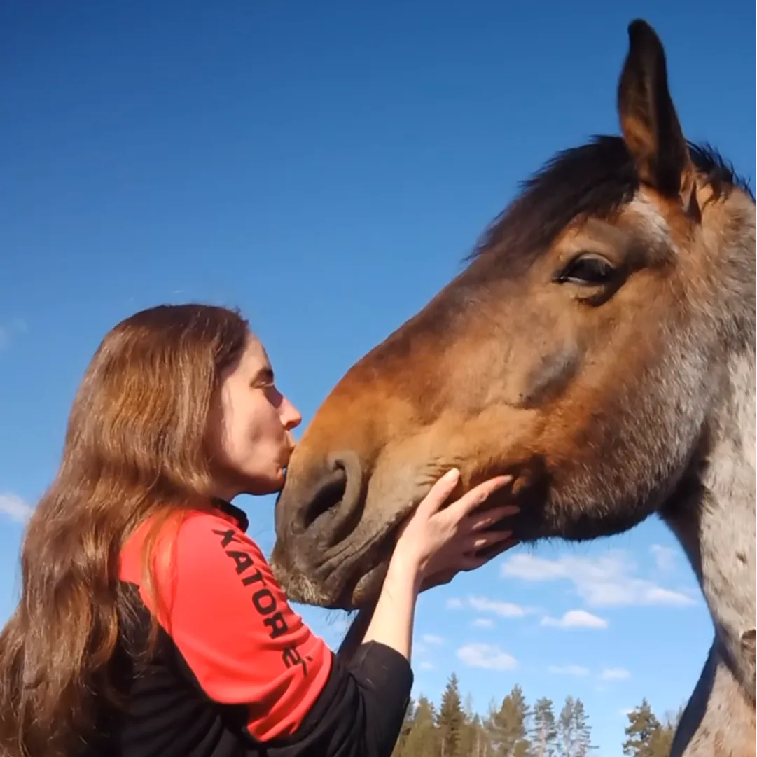Linda mit ihrem Pferd Fritz