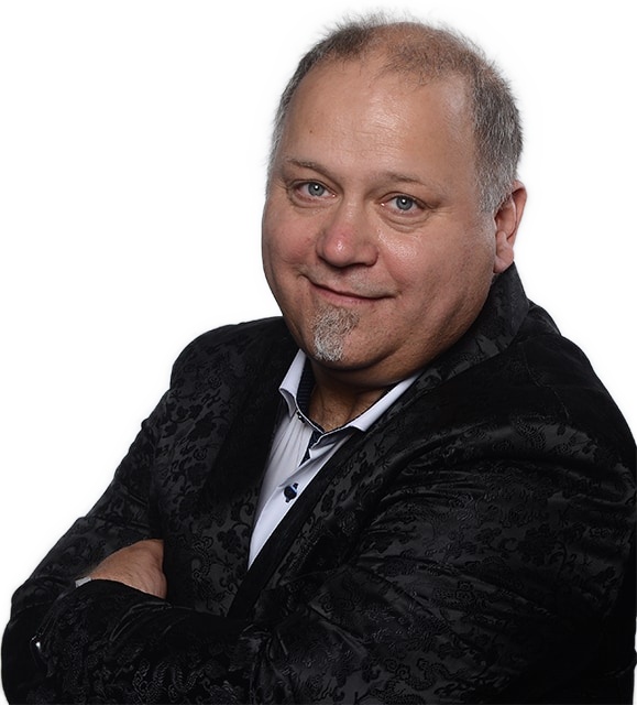 Ingo Ahnfeldt im Profil, Portrait mit weißem Hintergrund