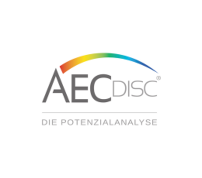 AEC DISC Logo mit buntem Regenbogenbogen