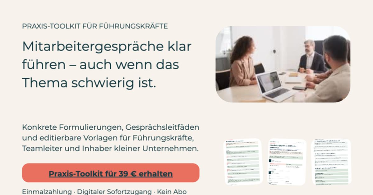 Hero-Banner zum Praxis-Toolkit für Führungskräfte mit Mitarbeitergesprächen, zeigt drei Personen im Besprechungsraum