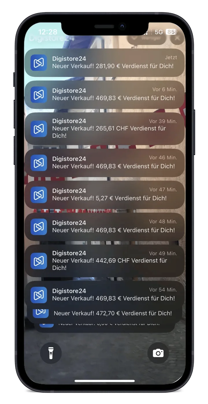 Moneyflow Income System – Videokurs für Online-Einkommen 3 iPhone-Bildschirm mit Digistore24-Verkaufsmeldungen, mehrere Transaktionen zwischen 5,27 und 469,83 Euro