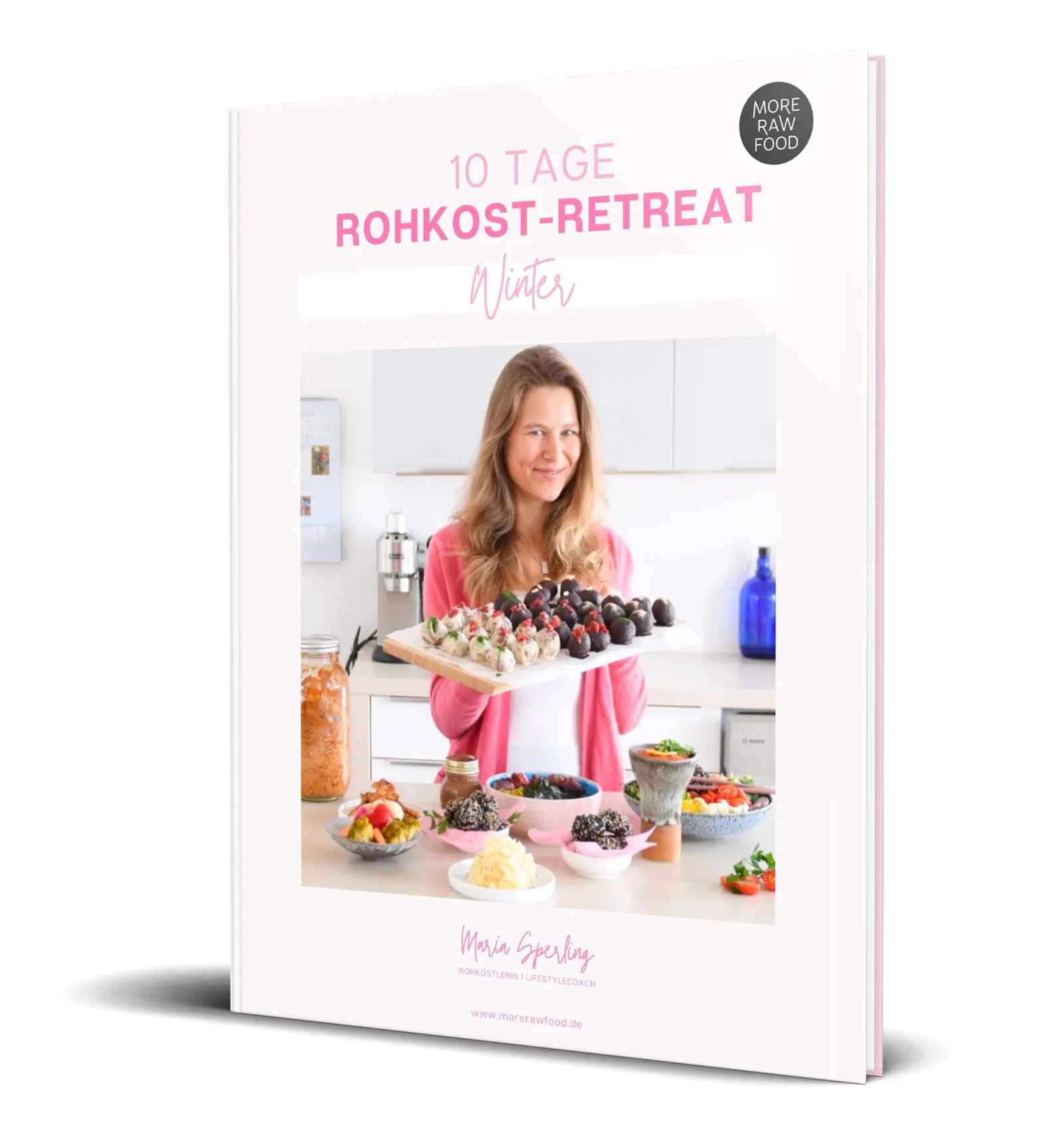Morerawfood E-Buch Bundle – Rohkost-Rezepte als E-Book-Paket 4 Cover 10 Tage Rohkost-Retreat Winter mit Maria Sperling haltend Rohkost-Häppchen