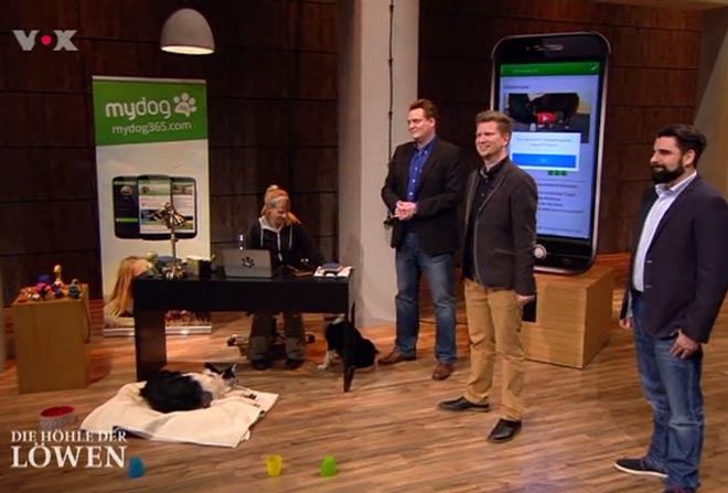 mydog365 Pitch in der Höhle der Löwen mit Banner, Smartphone und Investoren