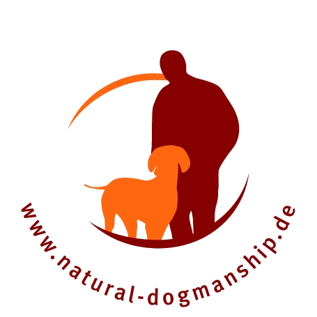 Natural Dogmanship Logo mit Silhouette Mensch und Hund im Kreis