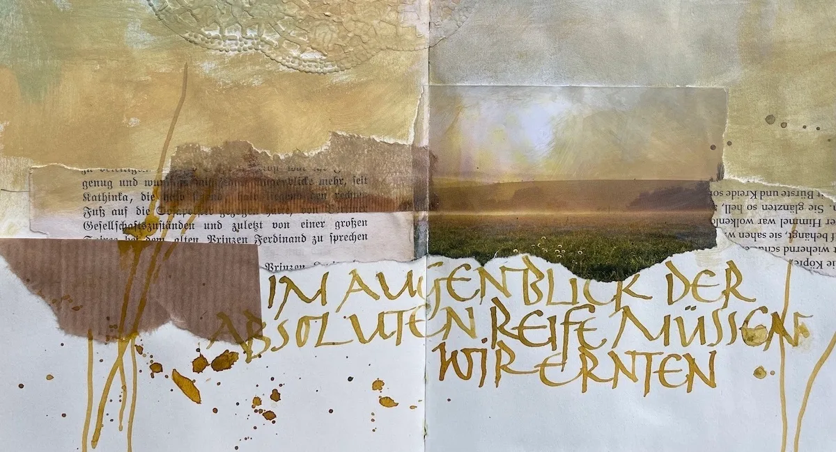 Handgeschriebenes Naturjournal mit Aquarell-Landschaft und kalligraphischem Text zur Reifen