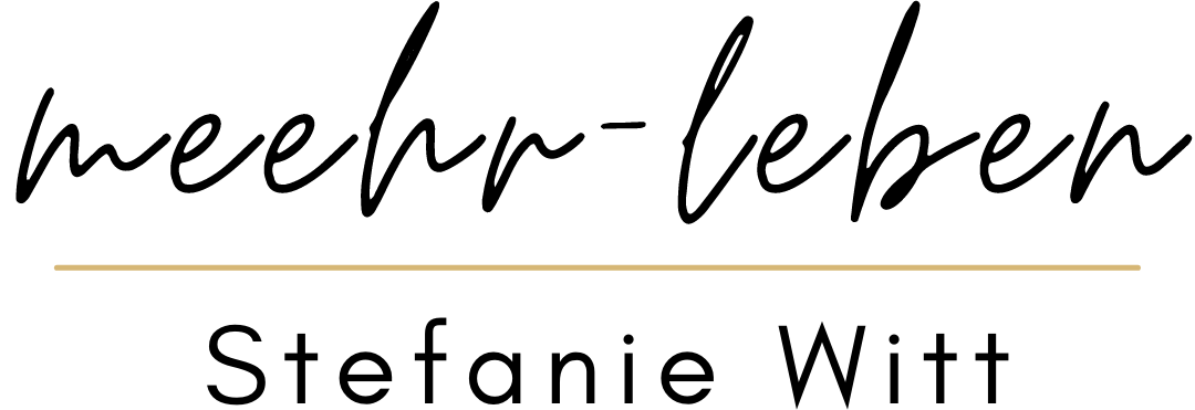 Logo-Banner mit Handschrift-Schriftzug mehr-leben und Name Stefanie Witt