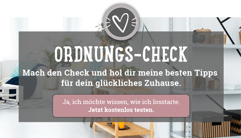 Ordnung im Alltag Workshop – Videokurs fürs Aufräumen zuhause 9 Ordnungs-Check Lead Magnet Banner mit Herz-Logo und Wohnzimmer-Hintergrund
