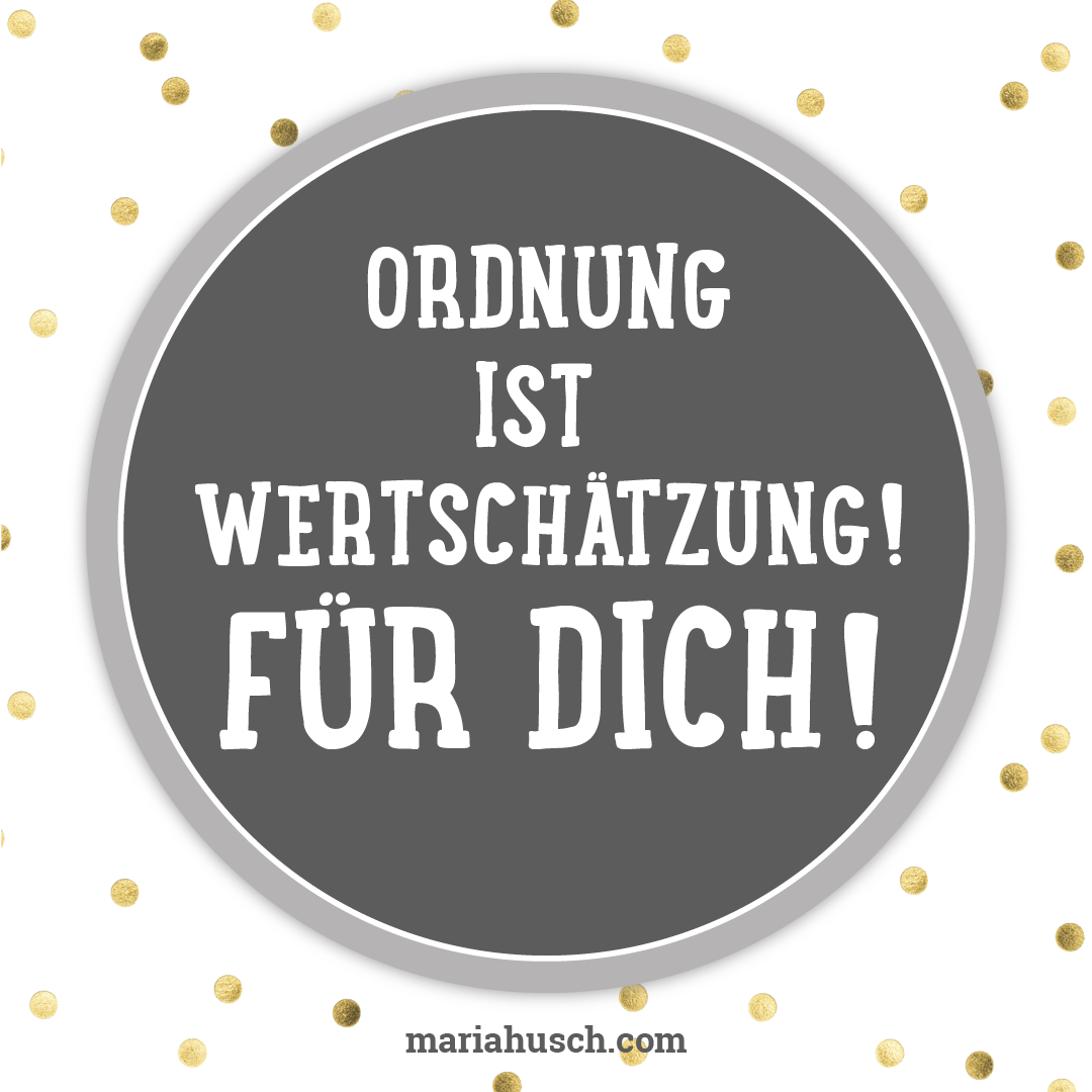Motivations-Grafik in grauem Kreis mit weißem Text und goldenen Punkten
