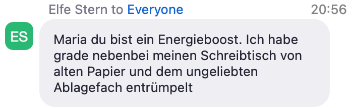 Chat-Nachricht von Elfe Stern über Energieboost durch Entrümpeln von Schreibtisch und Ablagefach