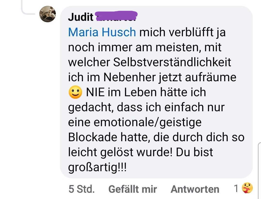 Screenshot: Kundenstimme von Judit als Social-Media-Kommentar über Maria Husch und OrdnungsMagie mit Emoji