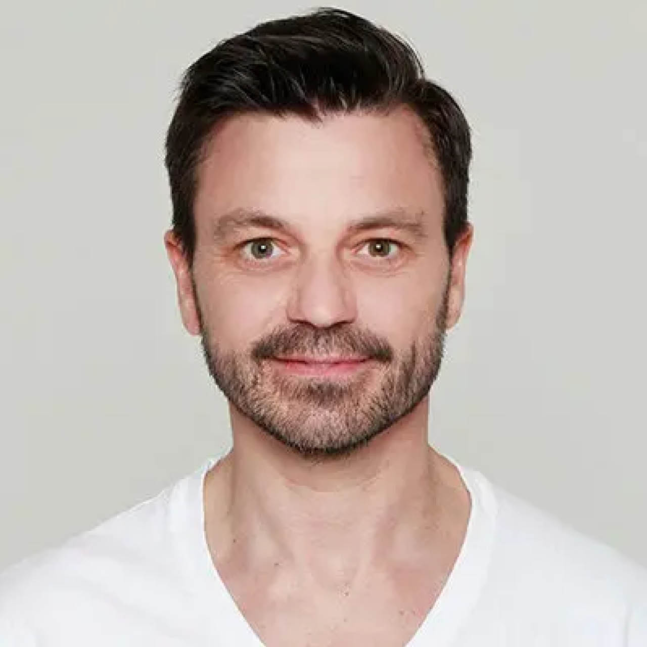 Porträt von Tim Gondorf, männlicher Fitnesscoach und Trainer
