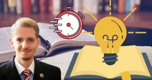Christoph Neuwirth mit Ideenglühbirne und Geschäftsgrafik