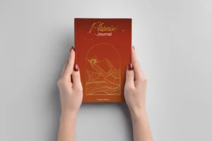 Phönix-Journal Cover in Rot-Orange mit goldener Phönix-Illustration, von Händen gehalten