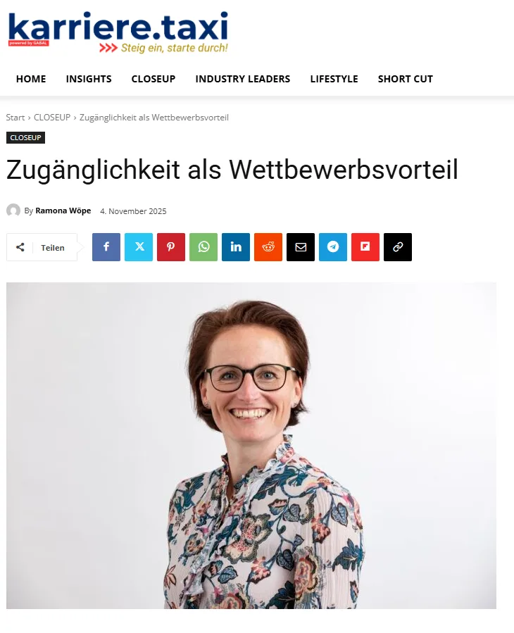 Porträtfoto einer lächelnden Frau mit Brille für karriere.taxi Artikel