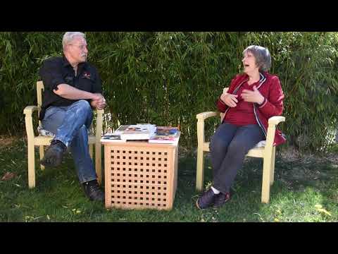 Videostandbild: Jan Nijboer und Eva-Maria Krämer im Gespräch im Garten