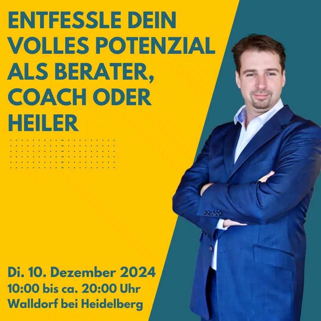 Björn Heede im blauen Anzug mit Text über Beratung, Coach und Heiler