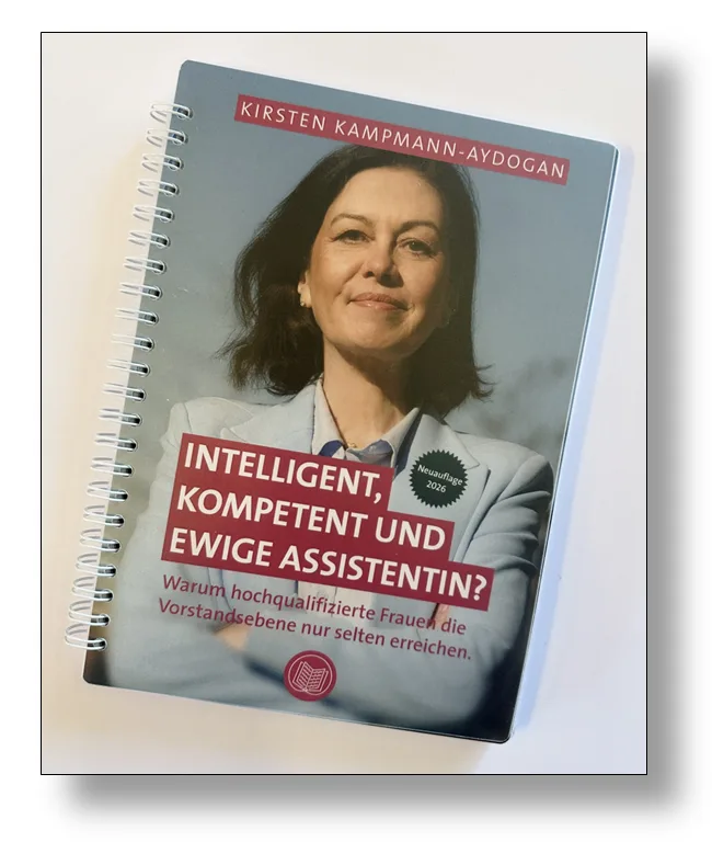 Buchcover von Kirsten Kampmann-Aydoğan mit Titel Intelligent, Kompetent und Ewige Assistentin?, Spiralbindung