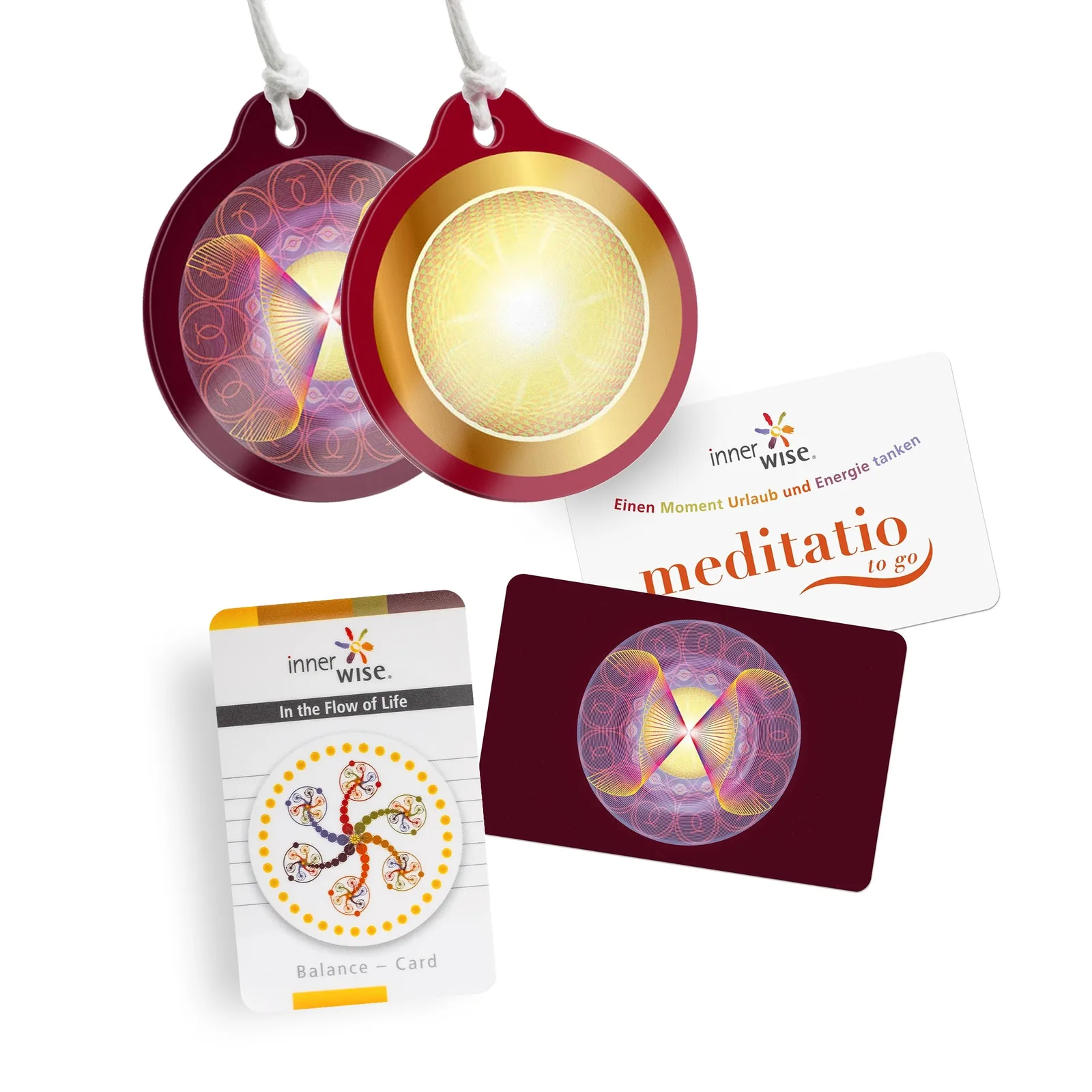 Collection Amulette Speicher mit zwei burgundroten Anhängern mit goldenem Kreis und Symbolen, Meditationskarten und Balance-C
