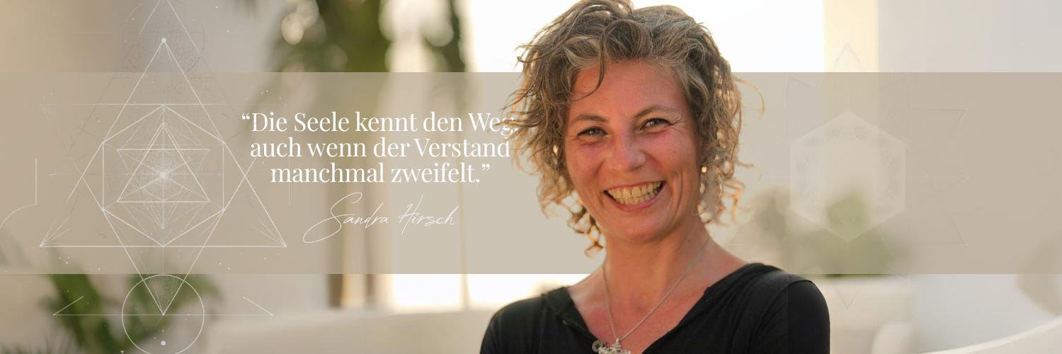 Facebook-Header Banner mit Portraitfoto von Sandra Hirsch und Zitat über die Seele