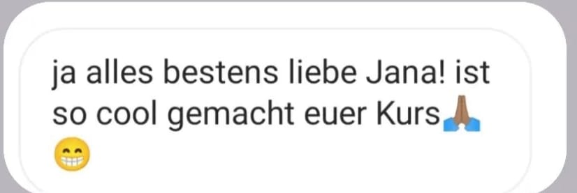Testimonial-Text in Sprechblase mit positiver Kursbewertung