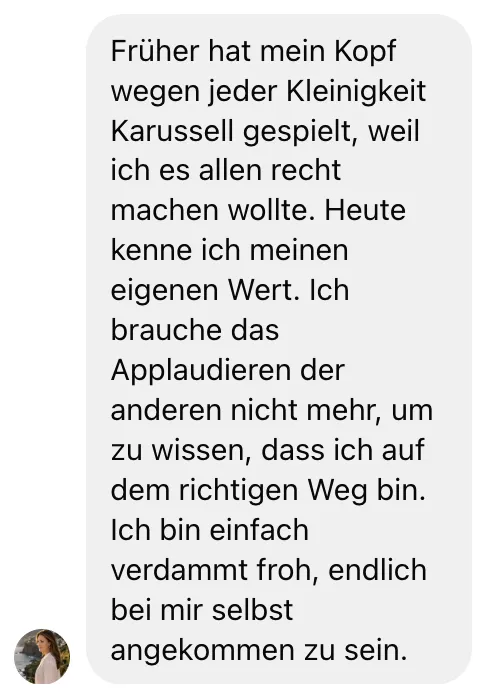 Kundenstimme: Frau beschreibt Transformation vom Perfektionismus zur Selbstakzeptanz
