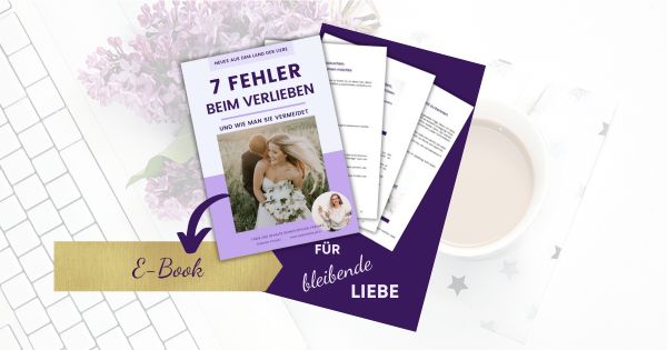 E-Book-Cover mit Titel Weg zur Zweisamkeit auf lila Hintergrund mit Hochzeitsfoto und Blüten