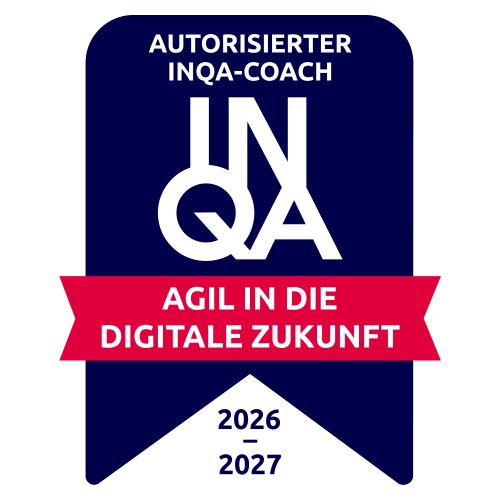 Dunkelblaues Siegel mit weißem Text Autorisierter INQA-Coach und rotem Banner 2026-2027