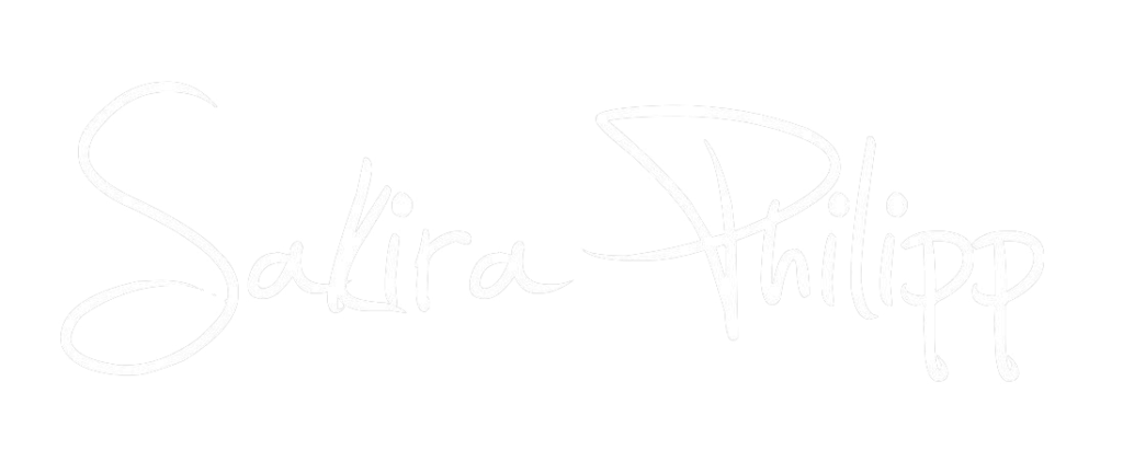 Handschriftlich gezeichnetes Porträt-Logo Sakira Philipp in hellem Grauton