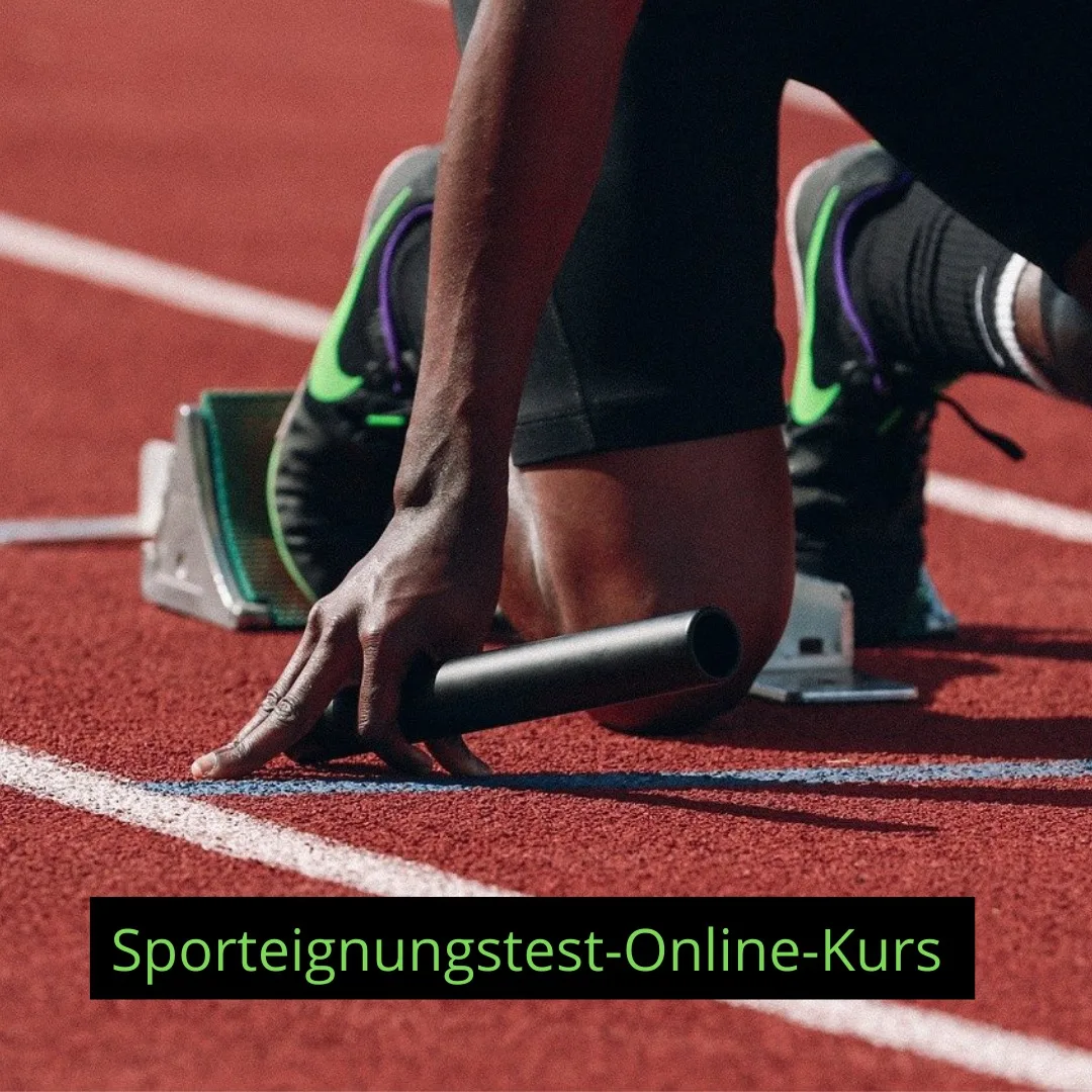 Athlet in Startposition auf Tartanbahn mit Staffelstab, Sportstadion