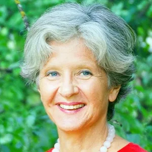 Porträt von Dagmar Neubronner, Frau mit grauem Haar und Brille