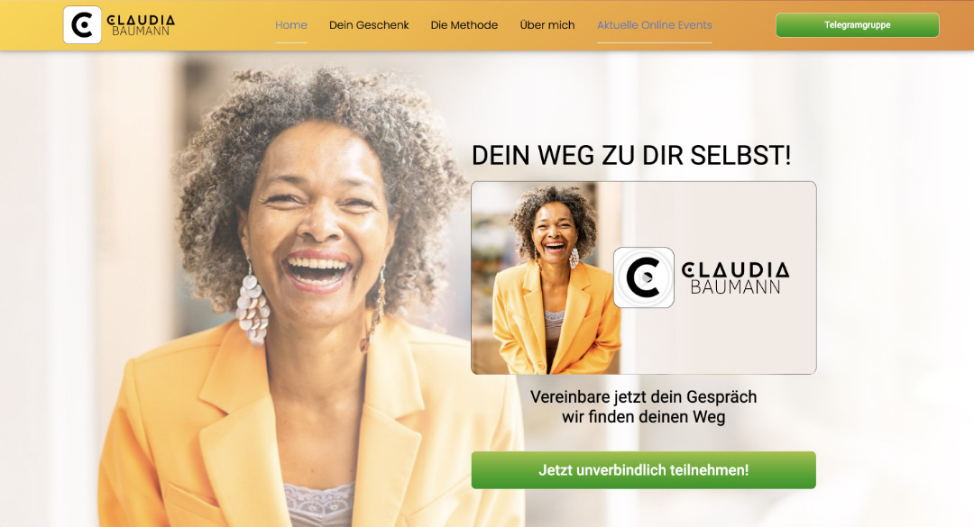 Claudia Baumann Website mit Portrait einer Frau in gelbem Blazer und Call-to-Action Button
