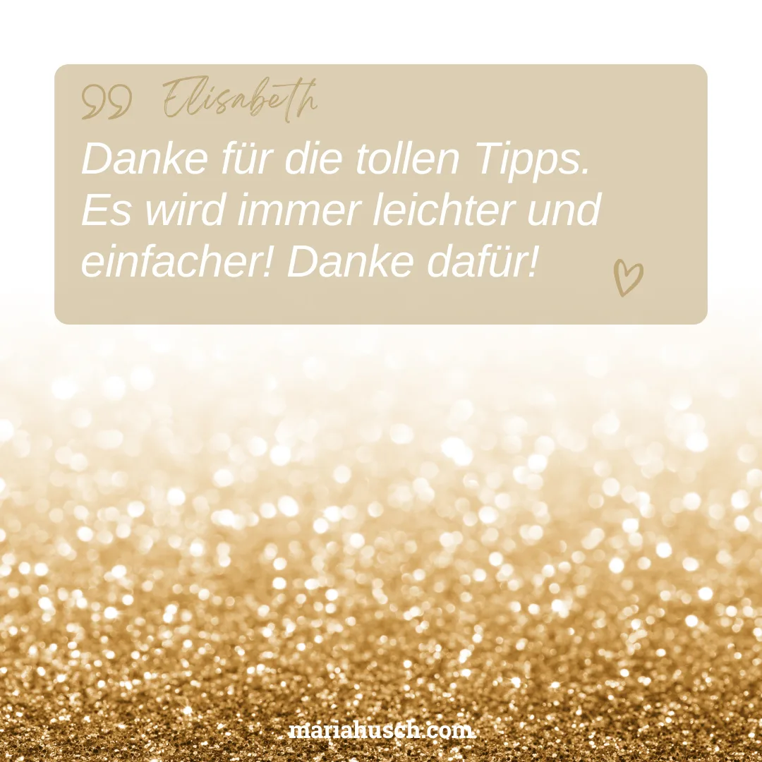 Kundenstimme von Elisabeth auf goldenem Glitter-Hintergrund mit Herz-Icon