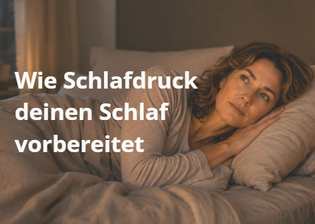 Frau liegt wach im Bett mit Text 'Wie Schlafdruck deinen Schlaf vorbereitet'