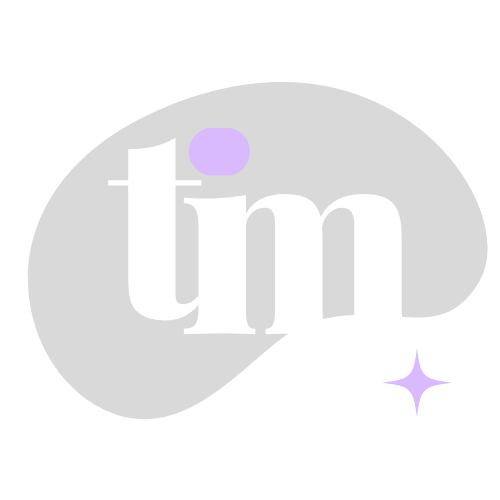 Logo der Inner Marketeer mit grauem Hintergrund, lila Akzenten und Glitzer-Elementen