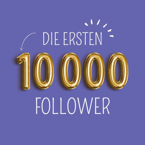Glanzvolle goldene Ballonziffern 10000 auf violettem Hintergrund mit Text Die Ersten 10000 Follower