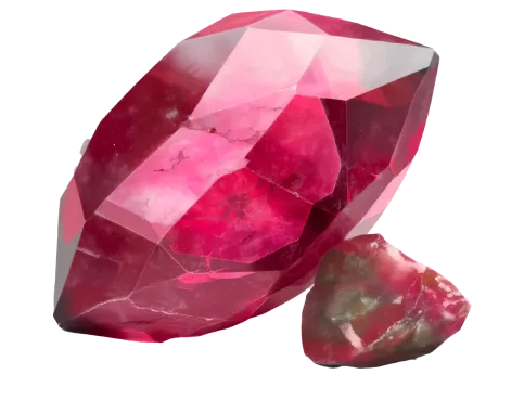Rote facettierte Edelsteine Rubine mit kristalliner Struktur