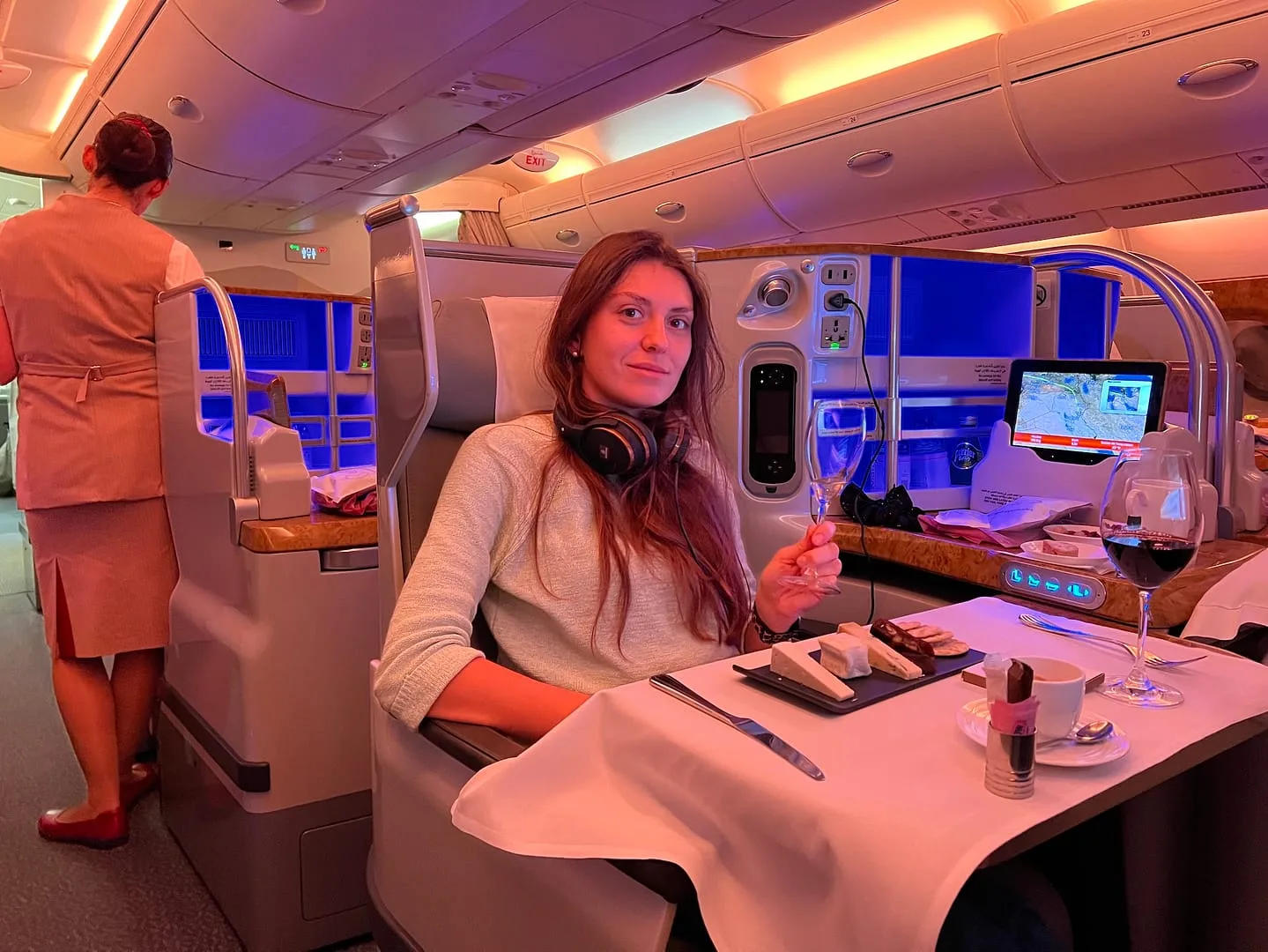 Business Class Flugzeugsitz Emirates als Beispiel für Travel Hacking Erfolg