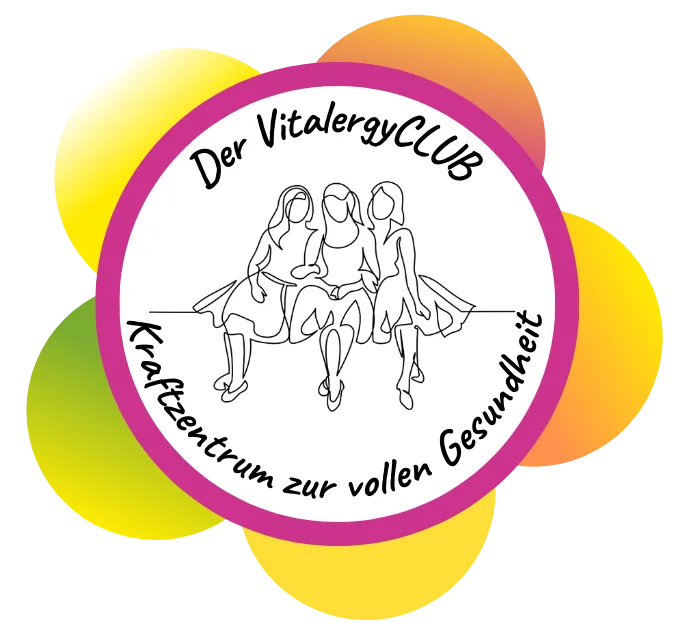 VitalergyCLUB Logo mit Schriftzug und drei Frauen im Kreis, Untertitel Kraftzentrum zur vollen Gesundheit
